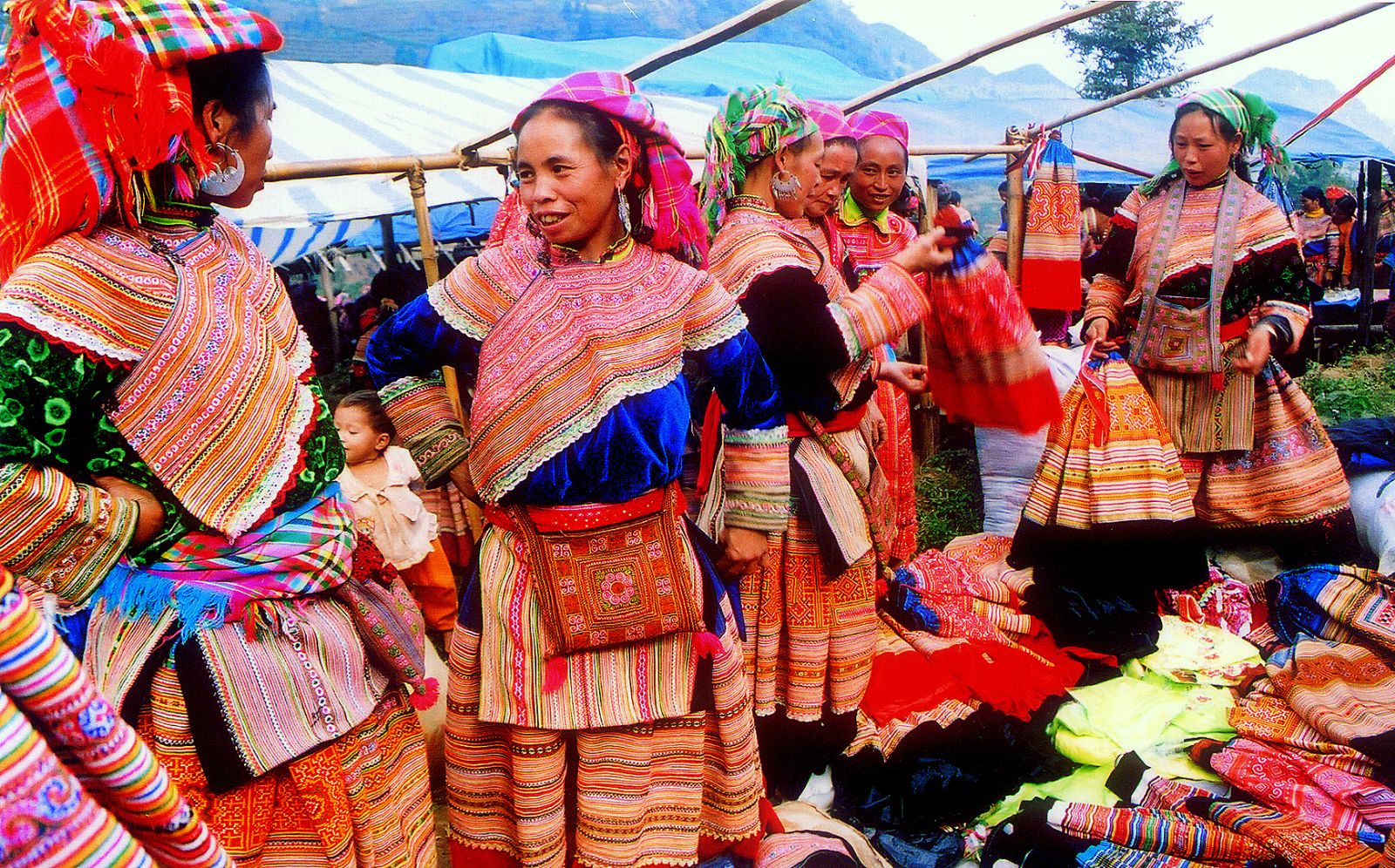Sapa – Hill Tribe Market Tours